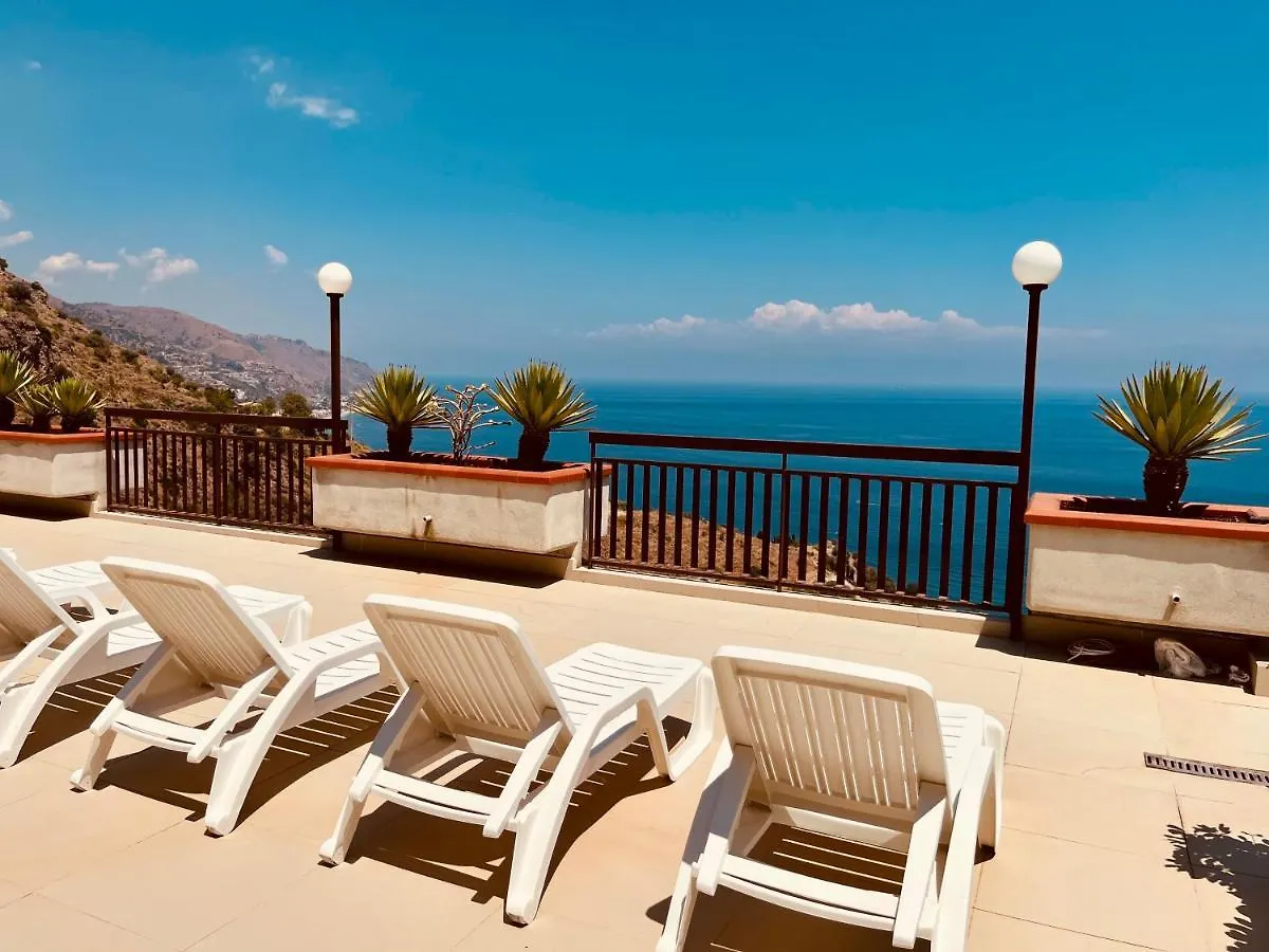 Little Paradise تاورمينا 0*,  إيطاليا