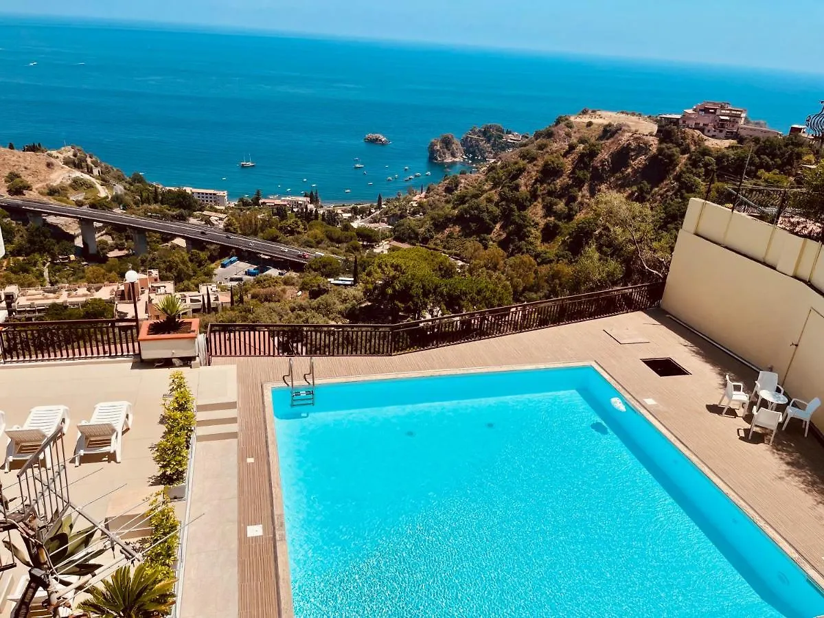 Little Paradise تاورمينا