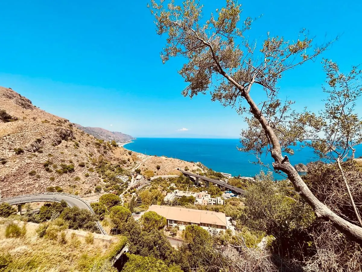 Little Paradise تاورمينا شقة