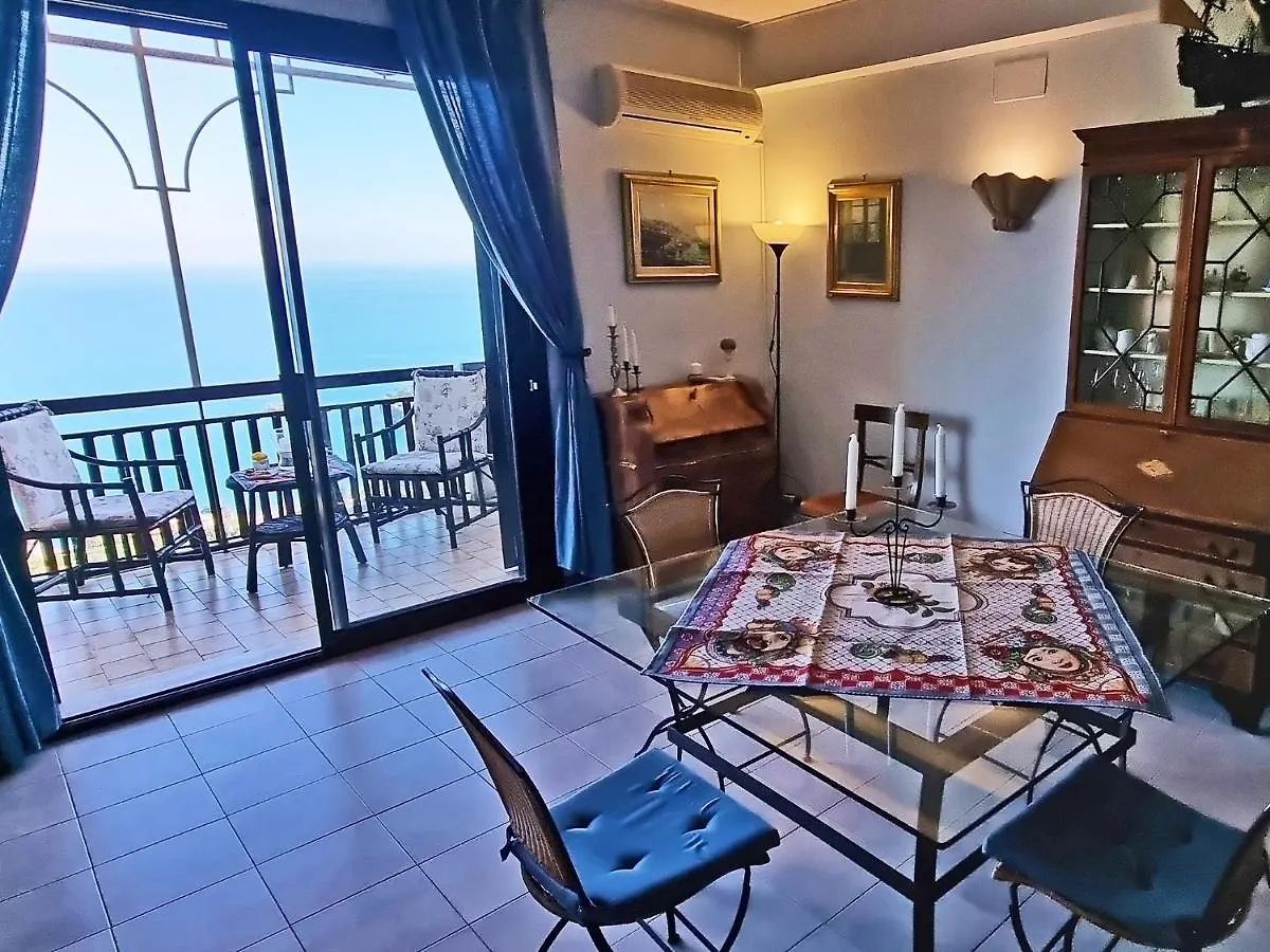Little Paradise تاورمينا 0*,  إيطاليا